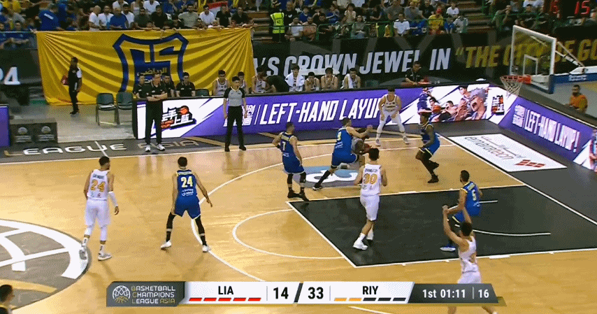 男篮亚冠小组赛：刘雁宇11分荒木经惟14+5+5半场辽宁32-65落后阿尔利雅得