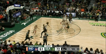 WNBA比赛战报：劳埃德高效砍下34分 克拉克15+6+7 风暴89-77狂热